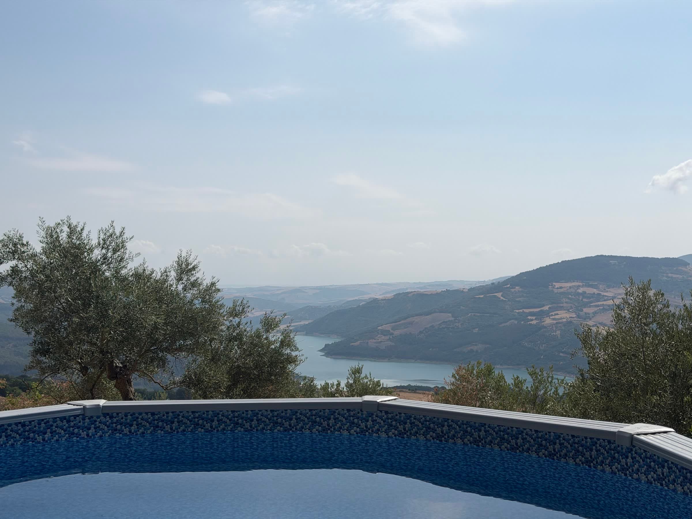 The pool at Casa del Juniper overlooking the lake and the surrounding hills